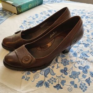 Born Size 10/42 Pumps